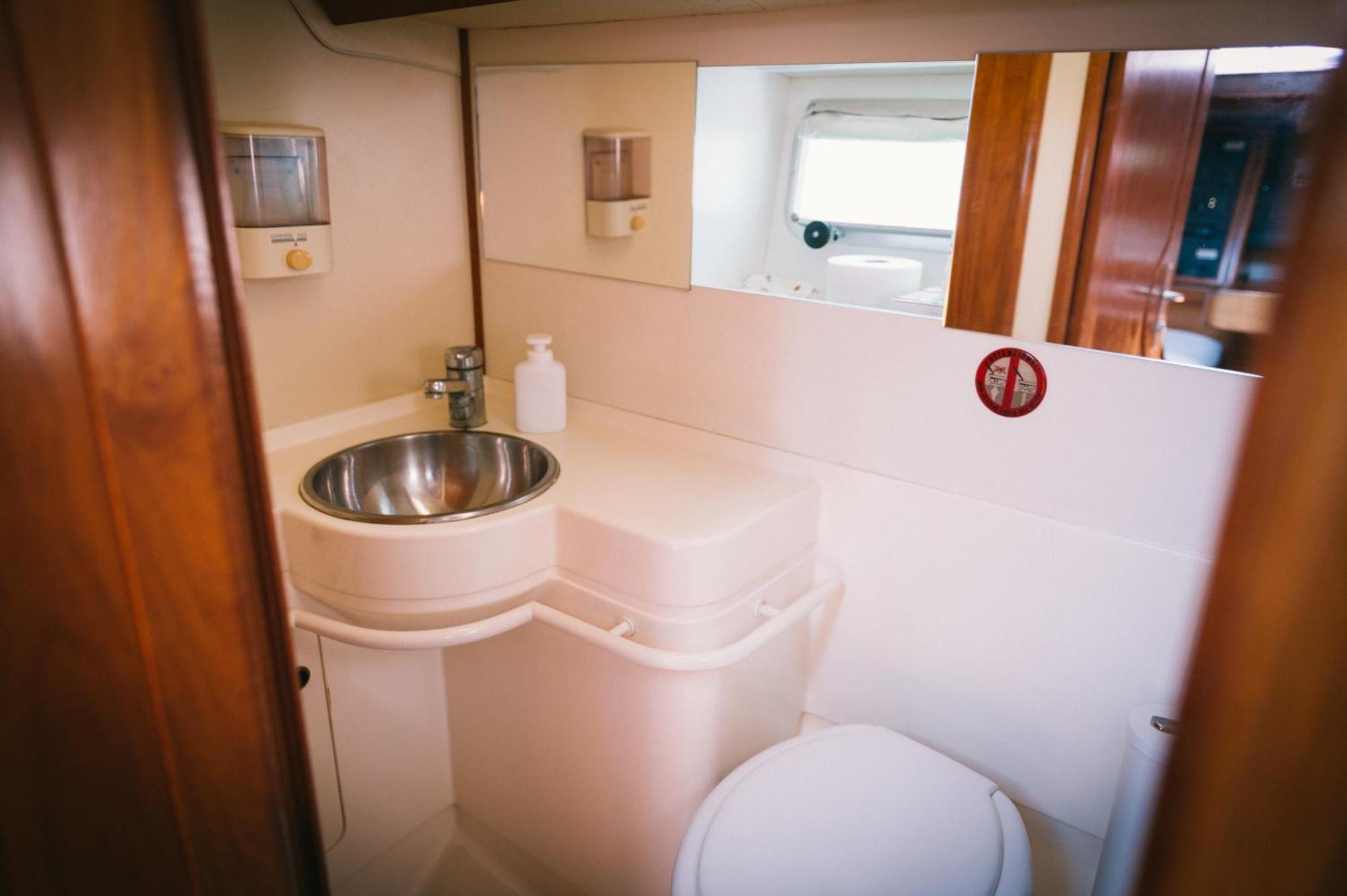 Sleep In Boat Hotel Catania Exterior photo